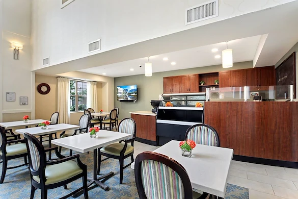 Dining area at the Waters of Highland Park 
