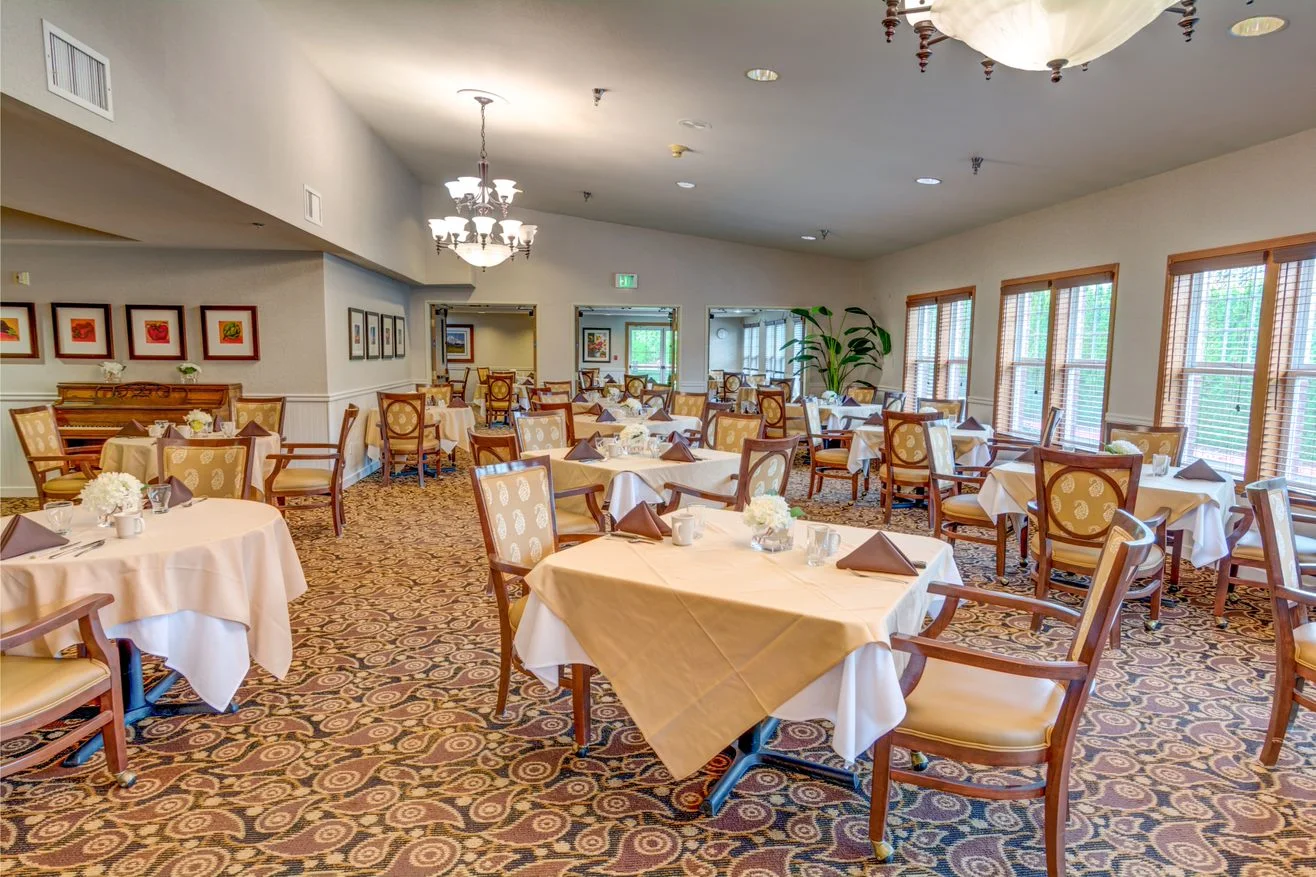 Gilman Grove Assisted Senior Living in Oregon City, Oregon dining room