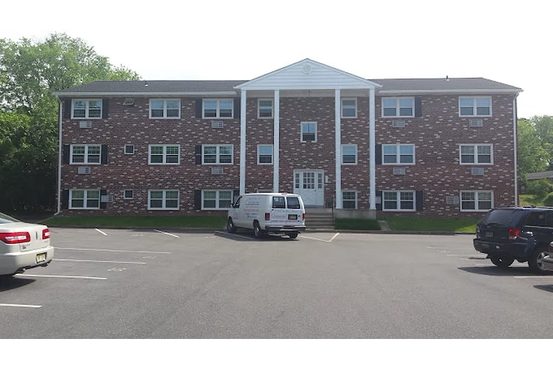 Image of Bridgetowne Arms Apartments (1)