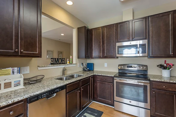 Image of Avendelle at Lazy River (8)