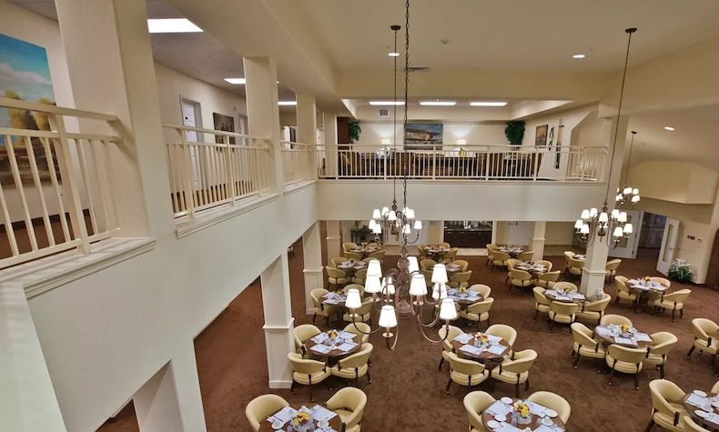 Pioneer Ridge Gracious Retirement Living Hawthorn Senior Independent Living in McKinney, Texas dining room