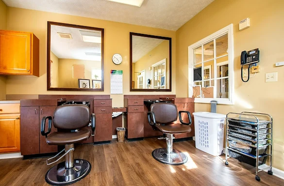 Aberdeen Crossings by New Perspective, senior living community offering assisted living in Highland Heights, OH, beauty salon