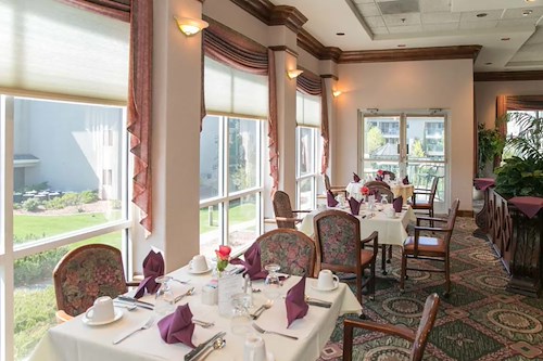 Las Fuentes Resort Village senior living in Prescott, AZ offering independent living, assisted living, and memory care, formal dining room
