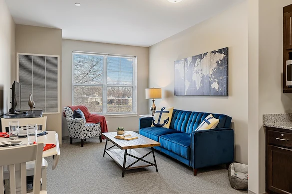 Alto Wheaton, senior living community offering assisted living, memory care, and respite care in Wheaton, IL, apartment living room with great natural lighting