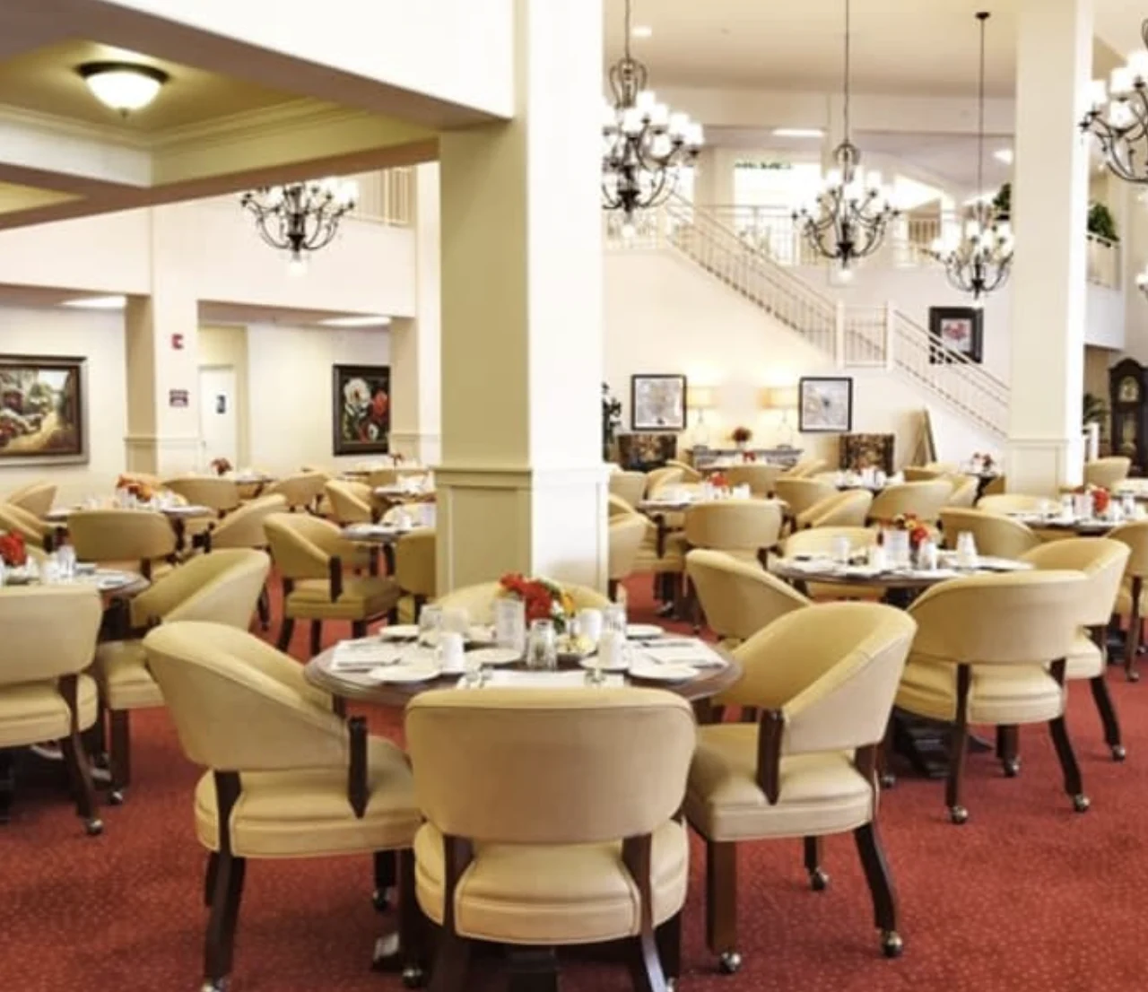 Heatherwood Gracious Retirement Living Hawthorn Senior Independent Living in Tewksbury, Massachusetts dining room