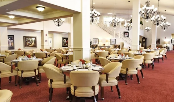 Heatherwood Gracious Retirement Living Hawthorn Senior Independent Living in Tewksbury, Massachusetts dining room