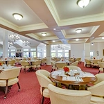 Magnolia Heights Gracious Retirement Living Hawthorn Senior Independent Living in Franklin, Massachusetts community dining room