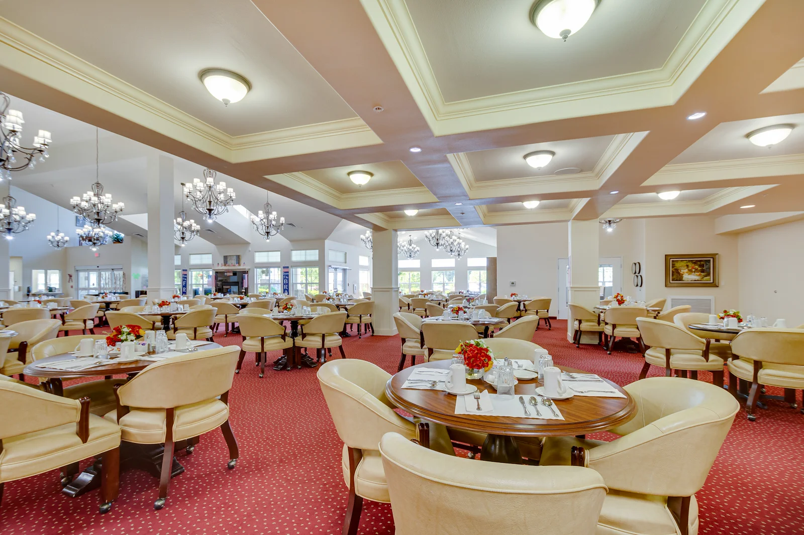 Magnolia Heights Gracious Retirement Living Hawthorn Senior Independent Living in Franklin, Massachusetts community dining room