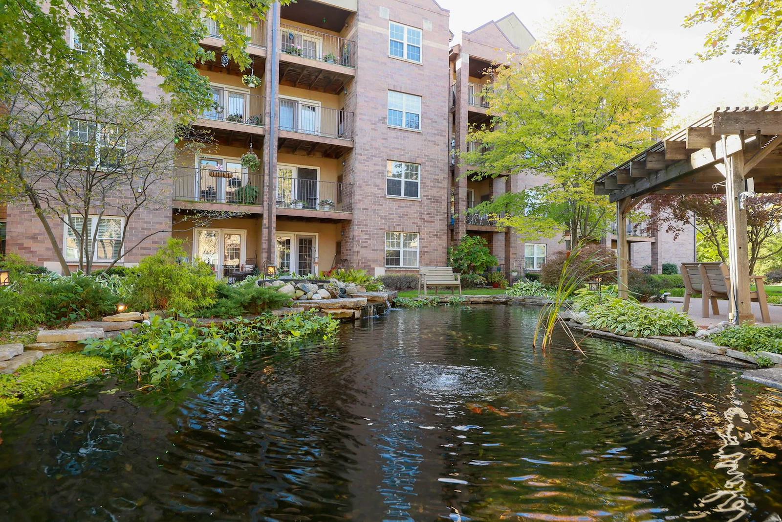 The Commons Corewell Health - Oak Terrace Dearborn Pond