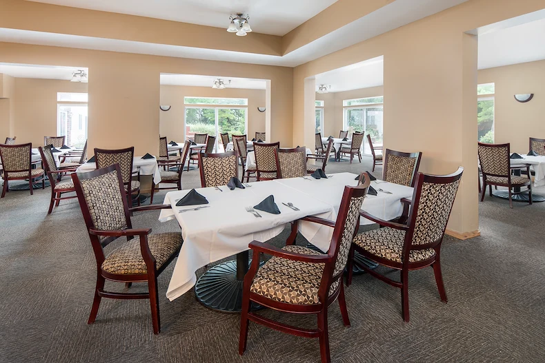 Park Vista Retirement Living North Hill East Moline, IL, dining room