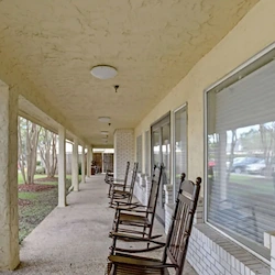 Whealdon Estates by Barclay House senior living community offering independent living in Baton Rouge, LA, outdoor patio