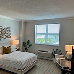 Image of The Sterling Aventura (2)