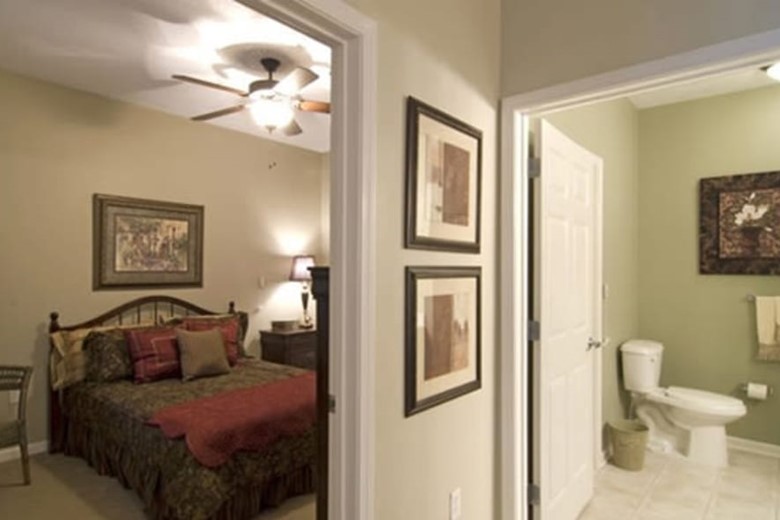 Image of Armour Oaks Senior Health & Rehab (7)