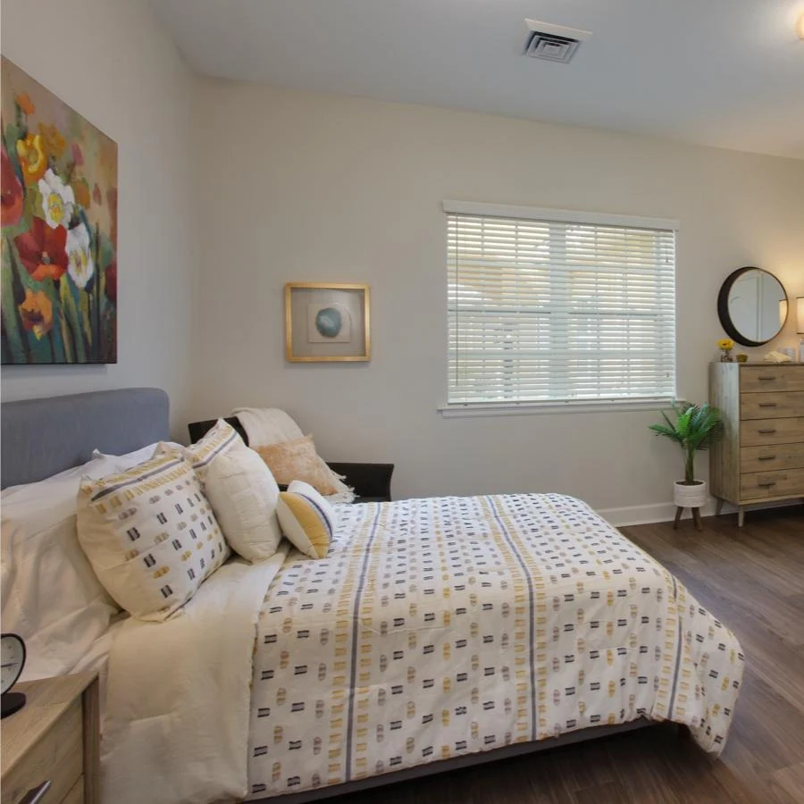 Liana of Venice senior living community offering assisted living and memory care in Venice, FL, bedroom