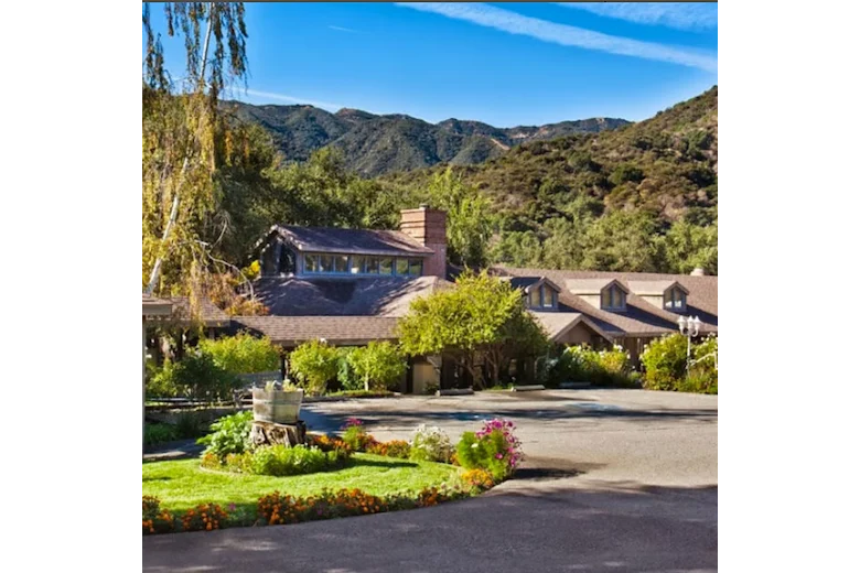 Image of Twelve Oaks Senior Living (1)