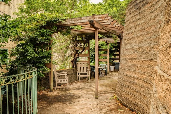 Image of Vincentian Schenley Gardens (3)