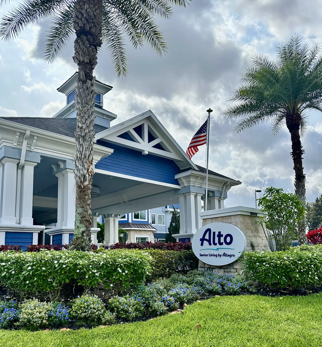 Alto Stuart, senior living community offering assisted living, memory care, and respite care in Stuart, FL, front entrance