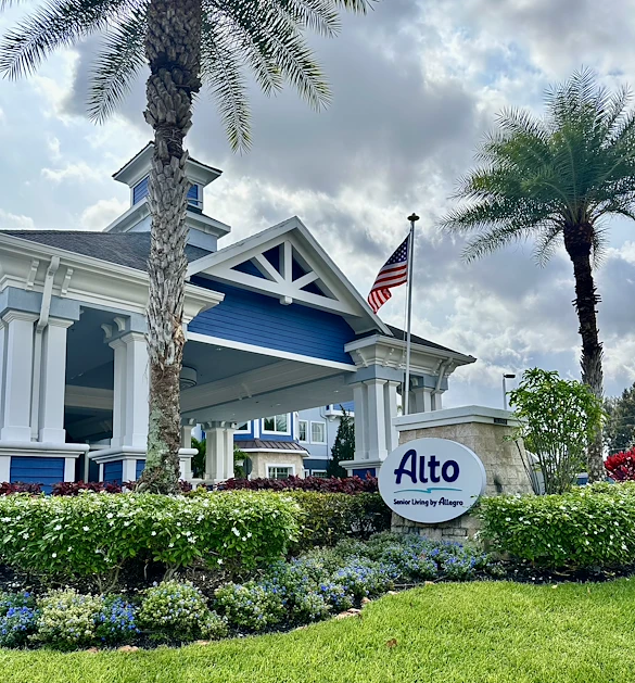 Alto Stuart, senior living community offering assisted living, memory care, and respite care in Stuart, FL, front entrance