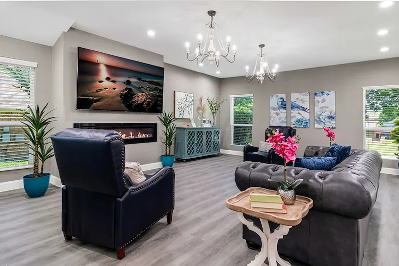 Image of Silver Leaf Rowlett (2)