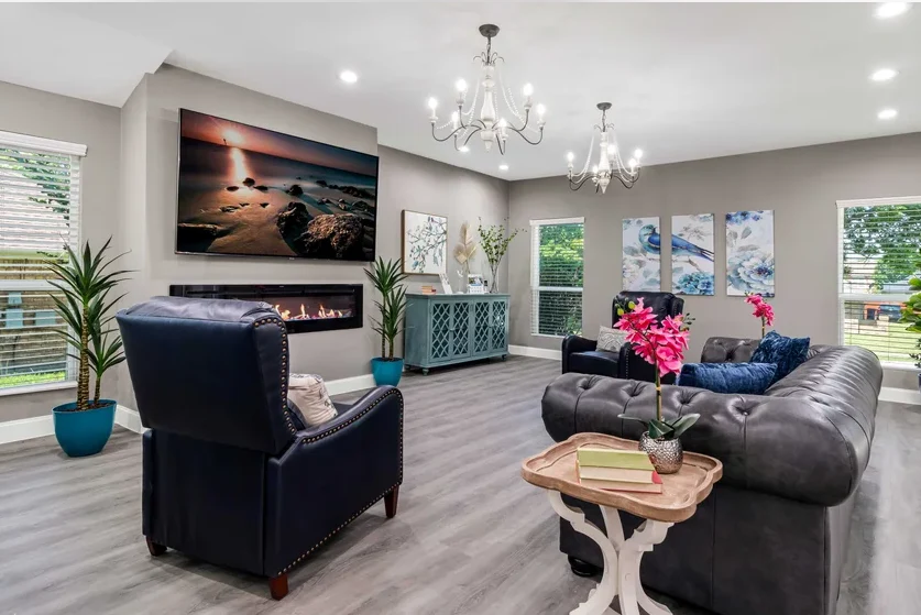 Image of Silver Leaf Rowlett (2)