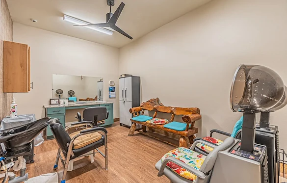 Image of Lakeside Manor (7)