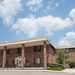 Image of White Oak Manor - Columbia (1)