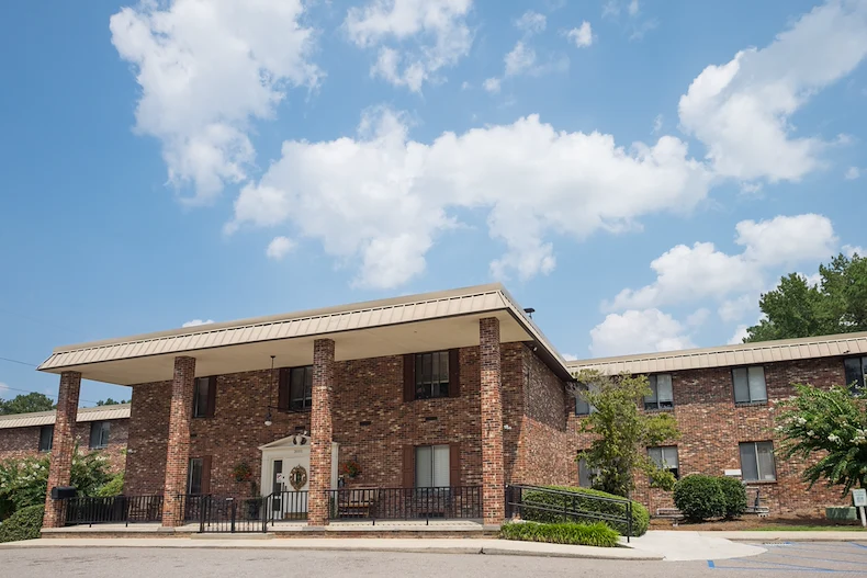 Image of White Oak Manor - Columbia (1)