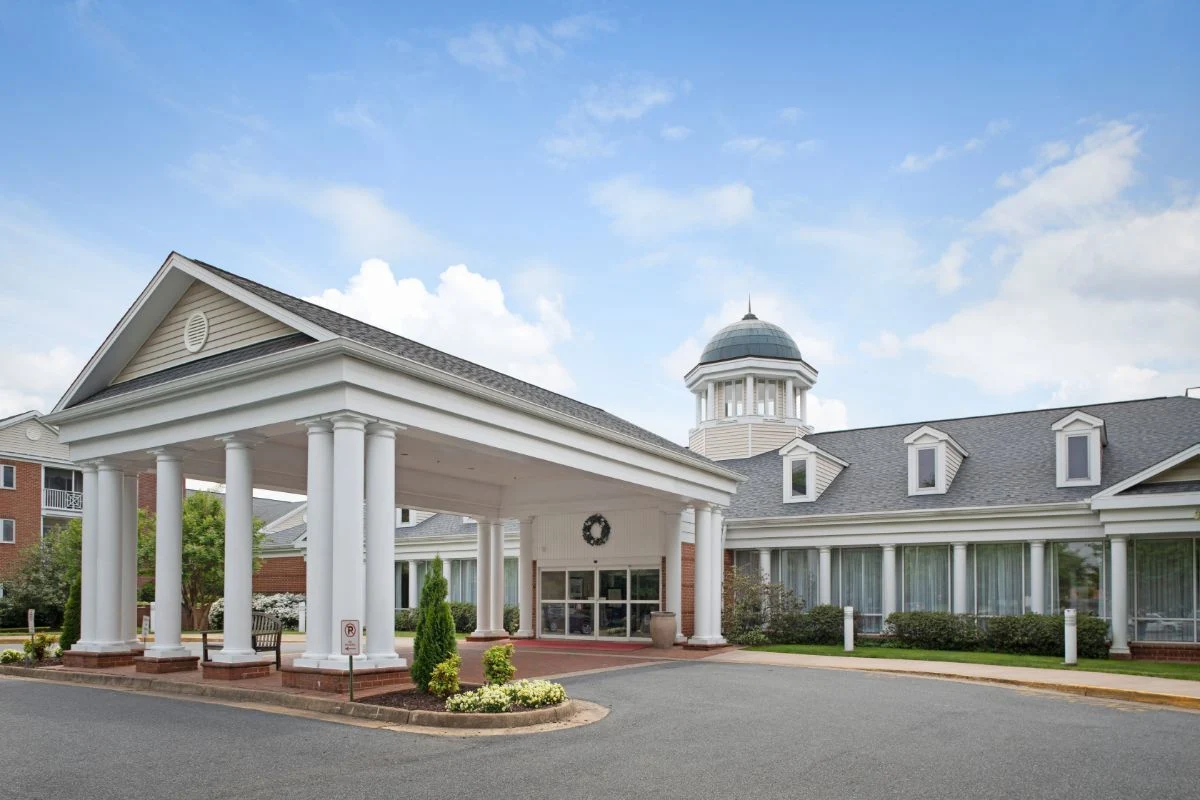 Image of Colonnades Healthcare Center (1)