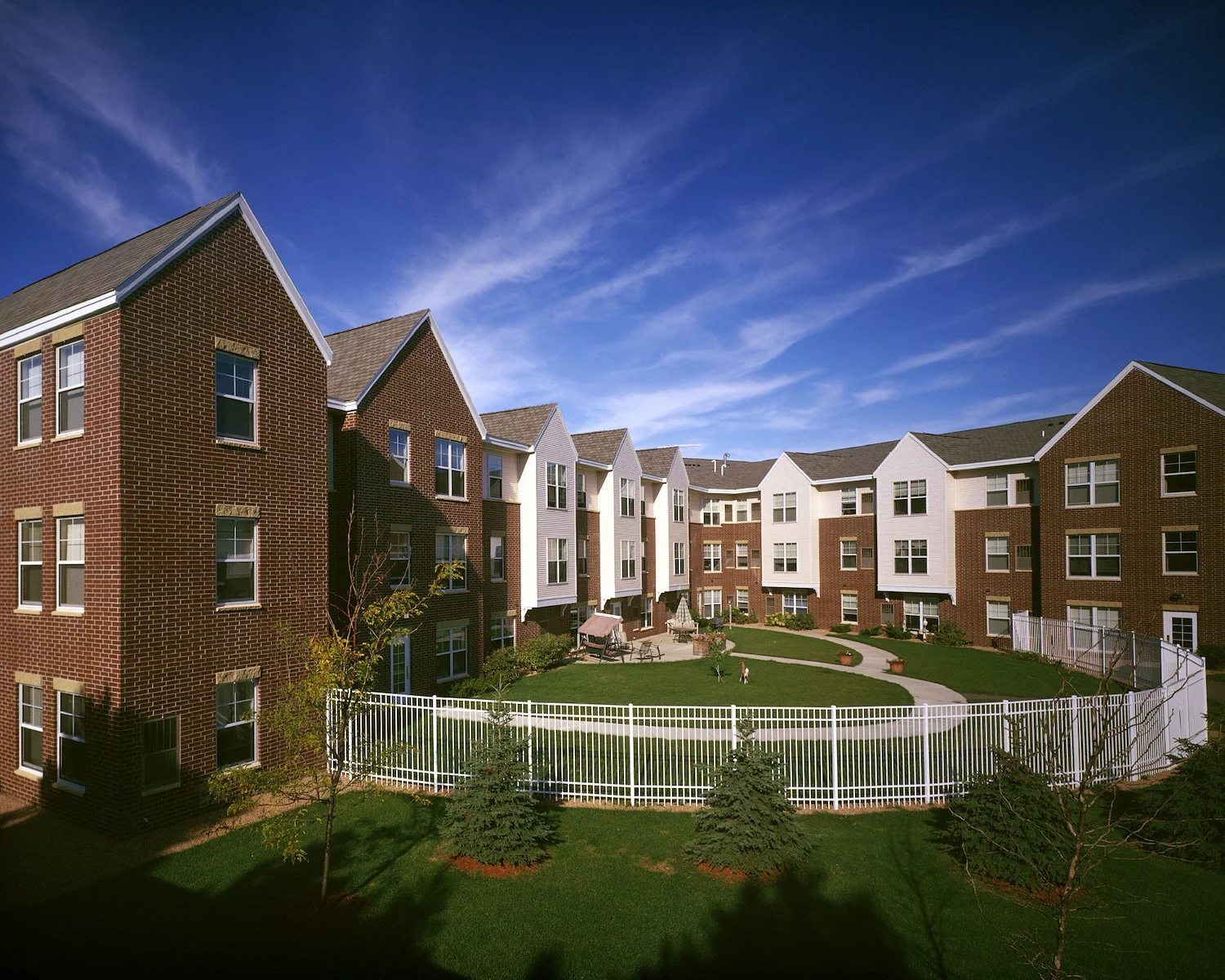 Outdoor space at the Waters of Eden Prairie 