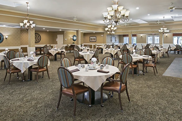American House Sterling Heights, senior living community offering independent living and respite care in Sterling Heights, MI, formal dining room