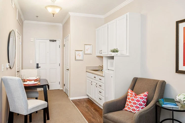 Woodbridge Terrace of Irvine, independent living, assisted living, and memory care in Irvine, CA, apartment featuring a kitchenette