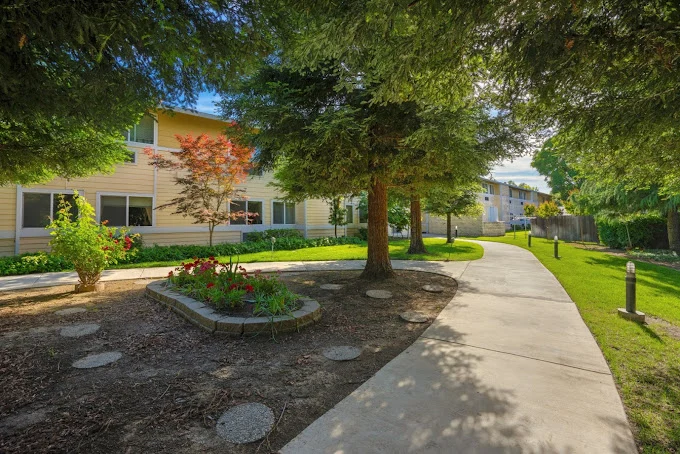 Image of Eskaton Natomas Manor (2)