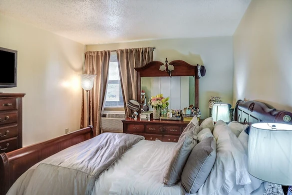 Image of Pinecrest Manor (10)