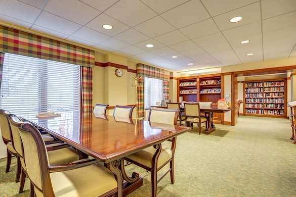 Image of Lake Forest Place (6)