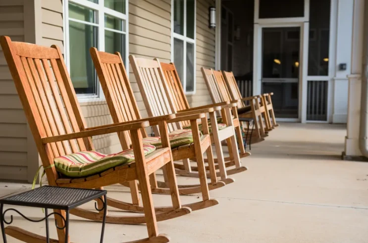 Clear Creek Senior Memory Care in Fayetteville, AR outdoor patio seating