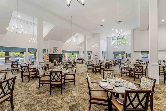 The Lodge at Wake Forest Gracious Retirement Living Hawthorn Senior Independent Living in Wake Forest, North Carolina dining room