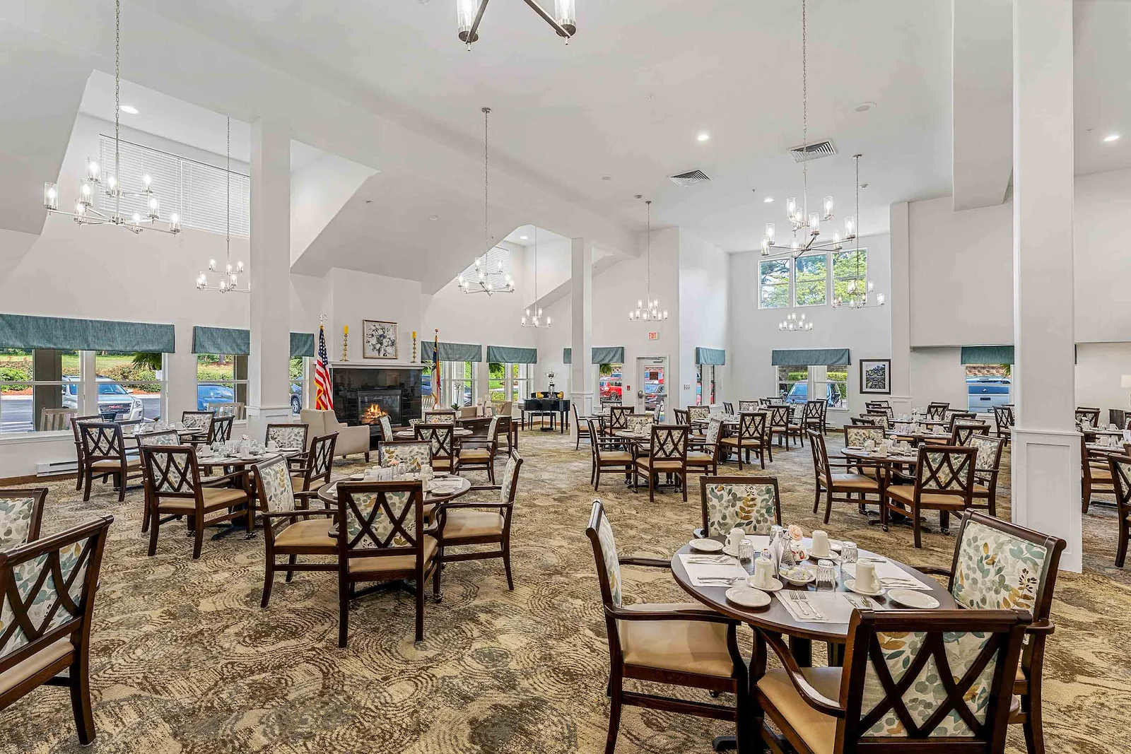 The Lodge at Wake Forest Gracious Retirement Living Hawthorn Senior Independent Living in Wake Forest, North Carolina dining room