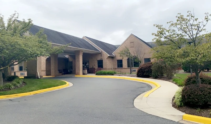 Image of Autumn Lake Healthcare At Oak Manor (1)