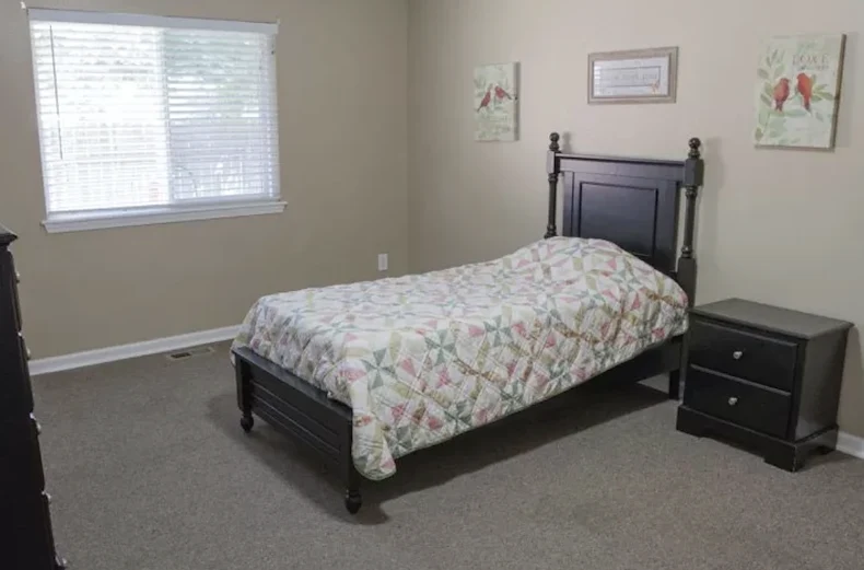 Image of Ashley Manor - Harmony (3)