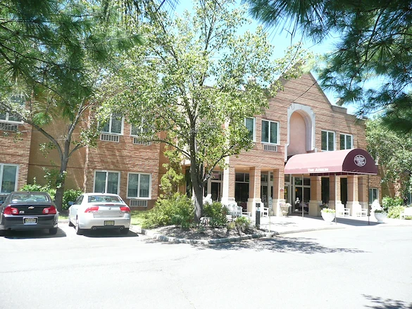 Allendale Senior Living, senior living community offering assisted living, memory care, and respite care in Allendale, NJ, front entrance