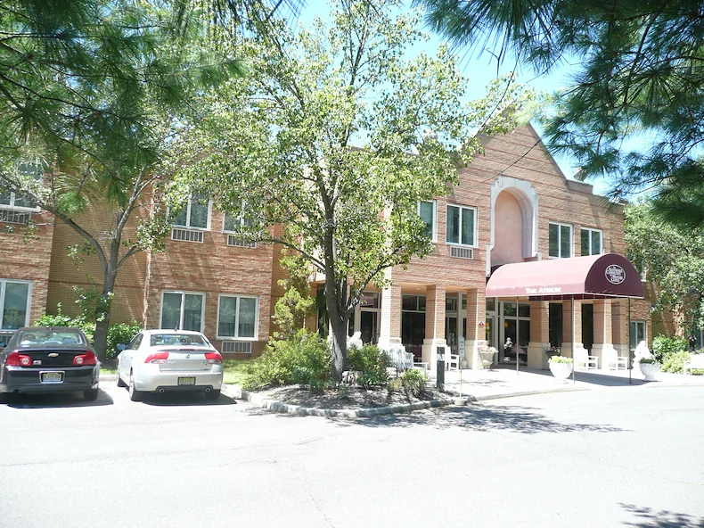 Allendale Senior Living, senior living community offering assisted living, memory care, and respite care in Allendale, NJ, front entrance