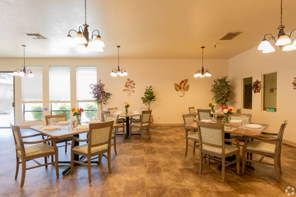 Image of Country Club Manor (4)