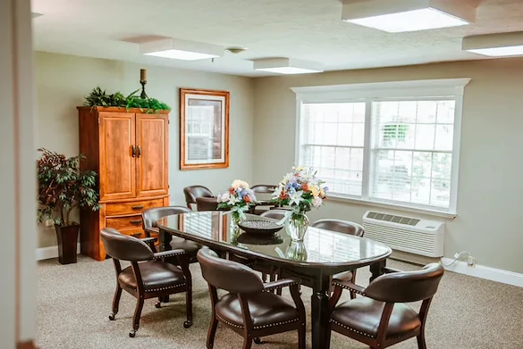 Image of Oakmont Manor (5)