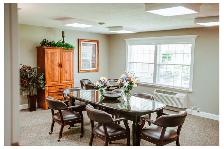 Image of Oakmont Manor (5)