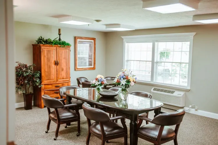 Image of Oakmont Manor (5)