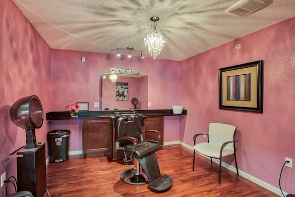Charter Senior Living of Bay City beauty salon