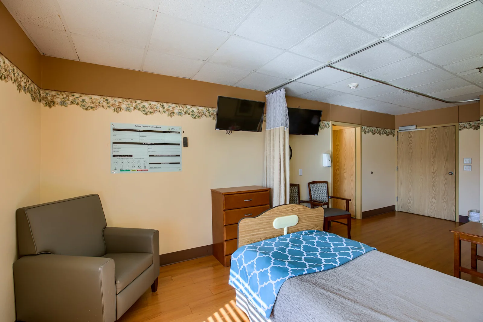 Image of Merriam Gardens Healthcare & Rehabilitation (8)