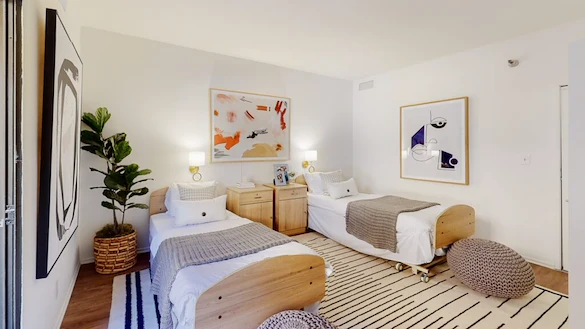 Image of Savant of Burbank East (6)