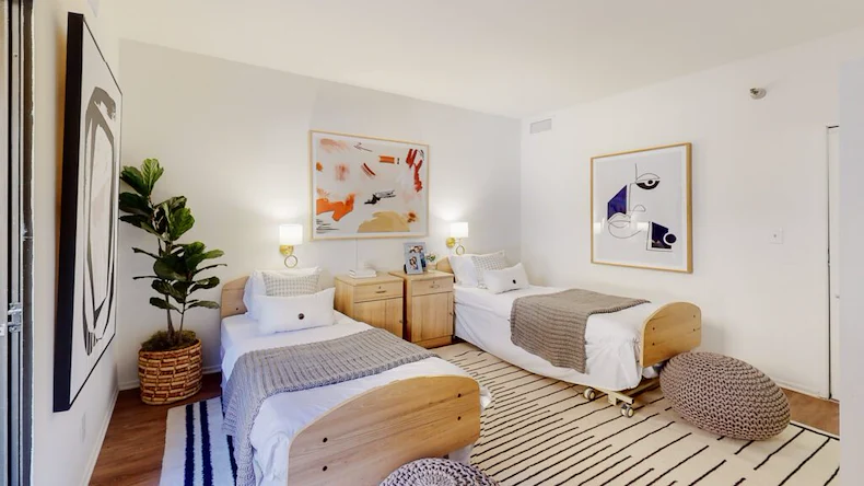 Image of Savant of Burbank East (6)