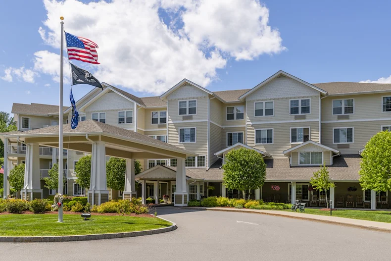 Image of Holiday Birch Heights (1)